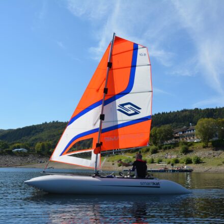 SmartKat segeln bei schönstem Wetter